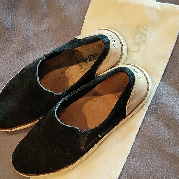 Ugg size 8.5 Loafer shoe in black and tan women's - Picture 6 of 8